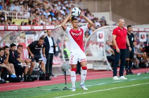 b体育官网-世体：巴萨不再考虑引进右后卫，万德森已不在今夏引援计划中