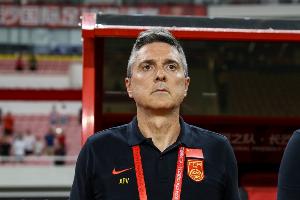 b体育官网-东体：安东尼奥给球队进行长达6分半钟的训话，他应负主要责任