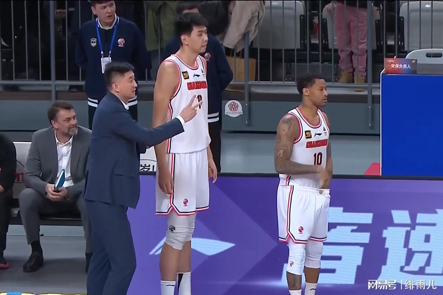 b体育网页版-太适合广东队！CBA“全能中锋”狂轰33+15，或被朱芳雨重金签下？